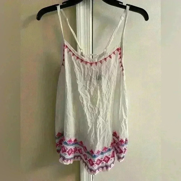 Torrid white camisoles/tank top embroidered adjustable straps. Medium - Picture 1 of 6